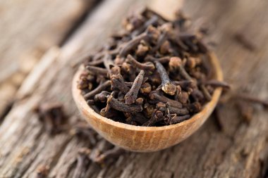 karanfil, tahta kaşık