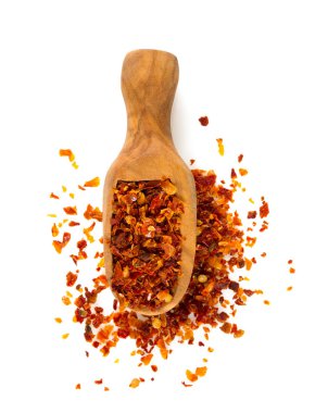 Beyaz arka plan üzerinde kurutulmuş domates yığını