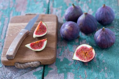 Tahta masada taze incir