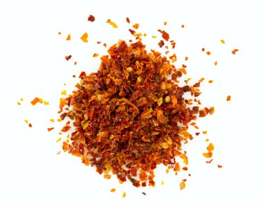 Beyaz arka plan üzerinde kurutulmuş domates yığını