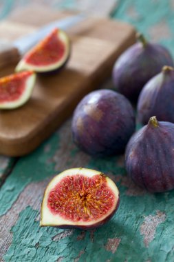 Tahta masada taze incir