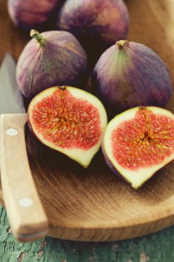 Tahta masada taze incir