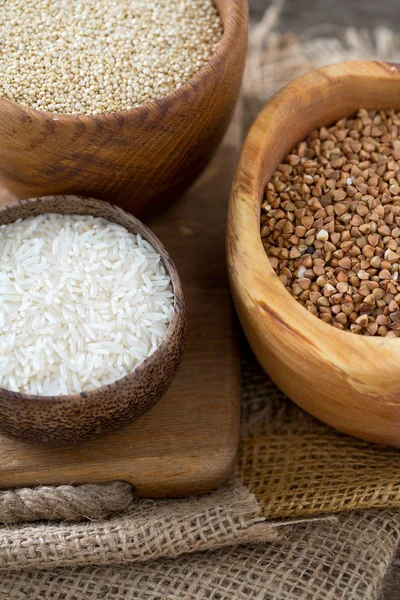 Ris Quinoa Och Bovete Träytan — Stockfoto
