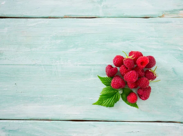 Himbeeren Auf Holzoberfläche — Stockfoto