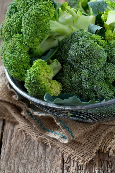 Frisk Broccoli Træoverflade - Stock-foto