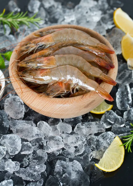 Resh Råa Räkor Mörkt Grå Köksbord — Stockfoto