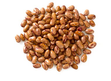 pinto fasulyeleri beyaz arkaplanda izole