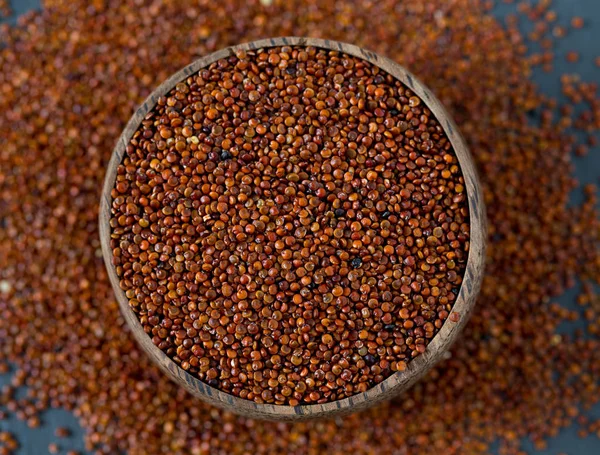 Rode Quinoa Donkere Achtergrond — Stockfoto