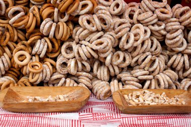 Sushki, geleneksel Rus (ayrıca Ukrayna ve Litvanya Dili) çay ekmek