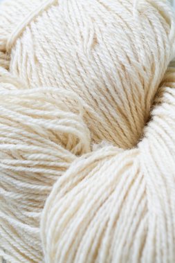 doğal beyaz yün iplik yakın çekim