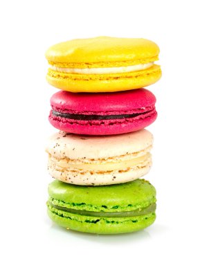 beyaz izole lezzetli çok renkli macaroons