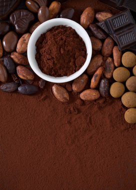 beyaz bir kase toz kakao