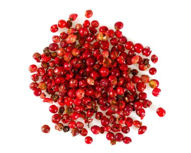 Kırmızı biberler beyaz arkaplanda izole edilmiş