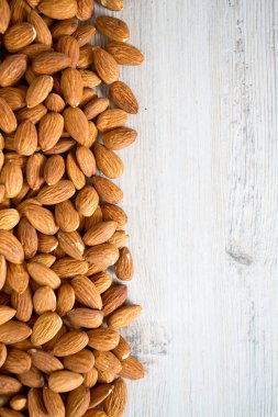 lezzetli kuru badem fındık