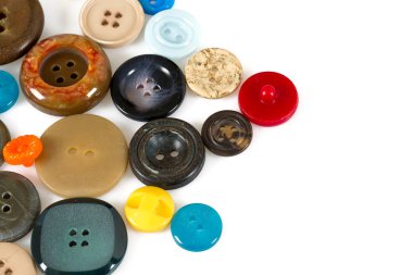 Beyaz izole dikiş düğmeleri