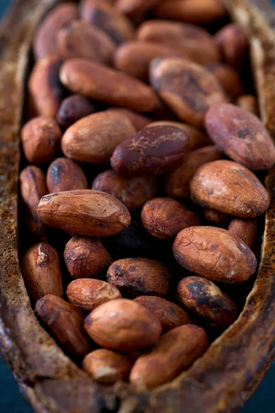 Granos Cacao Cuchara Madera Vista Cerca — Foto de Stock