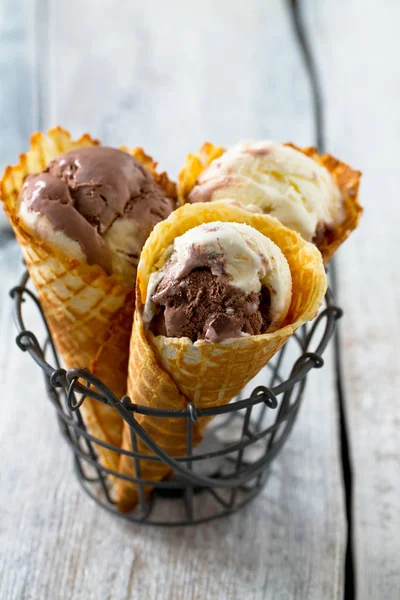 Sorvete Chocolate Baunilha Cones Waffle — Fotografia de Stock
