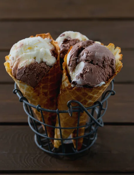 Helado Chocolate Vainilla Conos Gofre — Foto de Stock