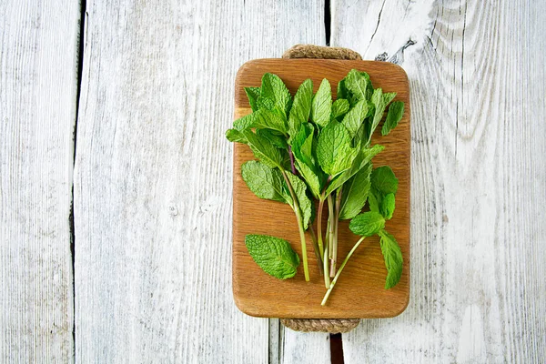 Menta Tabla Cortar —  Fotos de Stock