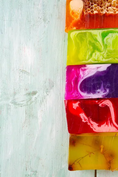 Kleurrijke Handgemaakte Zeep Bars Turuoise Houten Oppervlak — Stockfoto