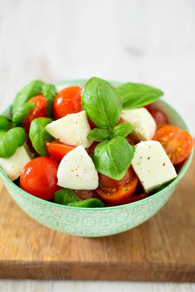 Caprese salatası, görünümü kadar yakın