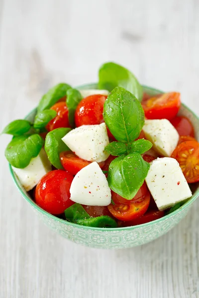 Caprese salatası, görünümü kadar yakın