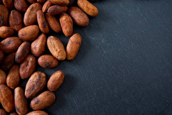 Tahtadaki kakao çekirdekleri