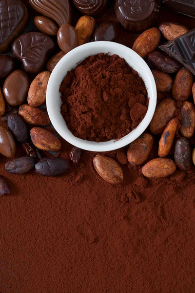 beyaz bir kase toz kakao