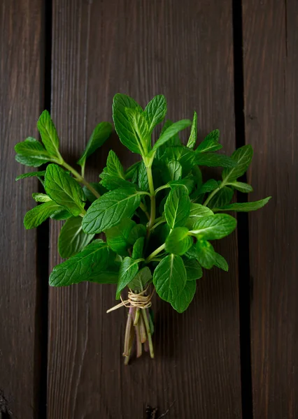 Bunch Mint Leaves Wooden Surface — Stock Photo, Image