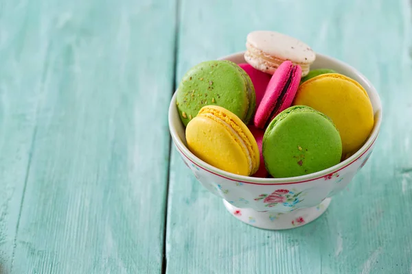 Macaroons Bowl Wooden Surface — Stock Photo, Image