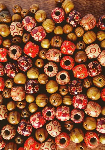 Diferentes Grânulos Madeira Coloridos — Fotografia de Stock