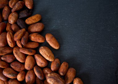 Tahtadaki kakao çekirdekleri