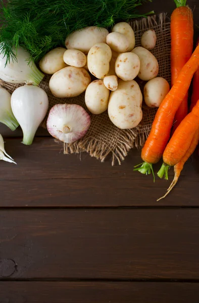 Frisches Gemüse Auf Hölzerner Oberfläche — Stockfoto