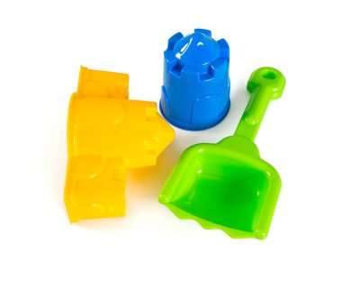 beyaz zemin üzerinde plaj oyuncakları