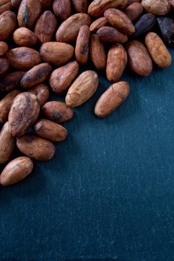 Tahtadaki kakao çekirdekleri