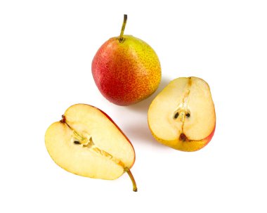 Güzel olgun armutlar beyazlar üzerinde izole.