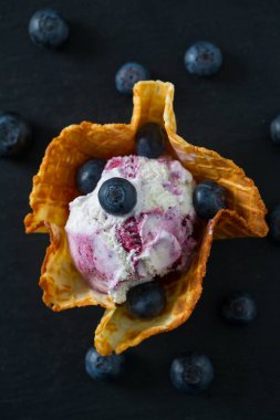 yaban mersini dondurma çilek ile