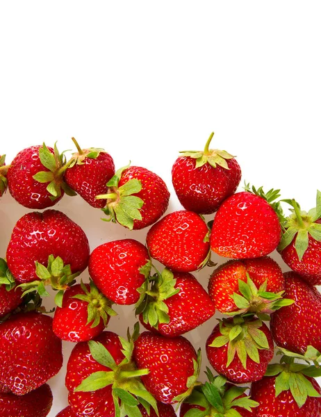 新鲜草莓 用白色隔开 — 图库照片