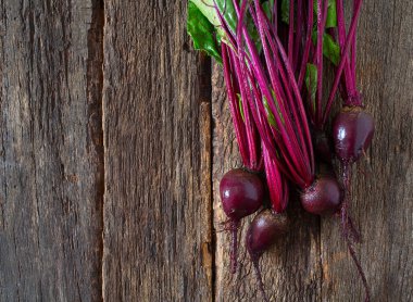 Pancar ahşap yüzey üzerinde