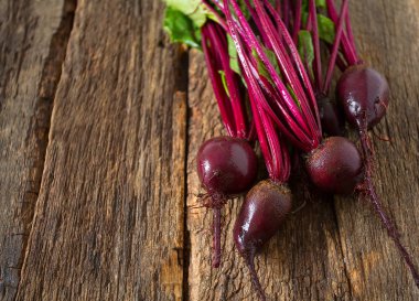 Pancar ahşap yüzey üzerinde