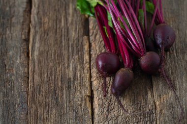 Pancar ahşap yüzey üzerinde