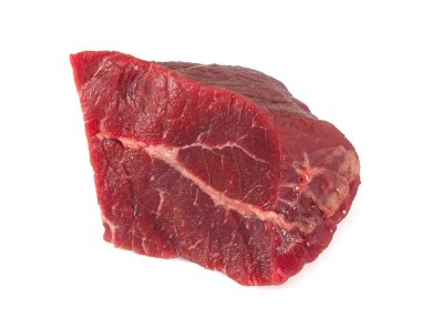 ham sığır eti beyaz arkaplanda izole edildi