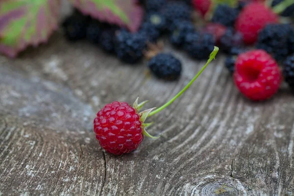 Fresh Raspberries Blackberries Eustic Wooden Surface — Stock Photo, Image