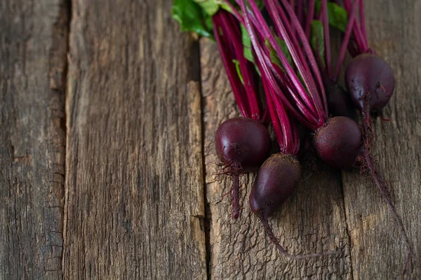 Pancar ahşap yüzey üzerinde