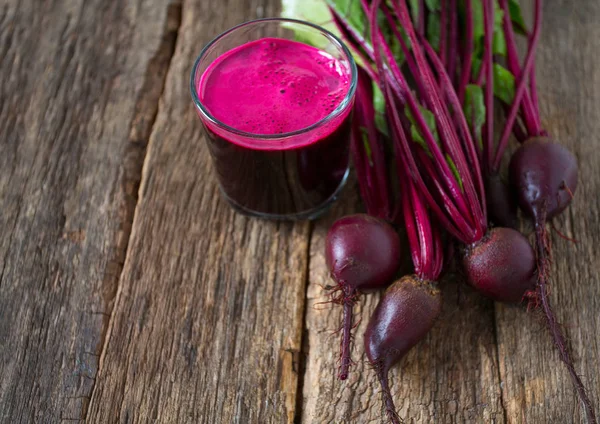 Verre Jus Betterave Frais Sain Sur Une Surface Bois — Photo