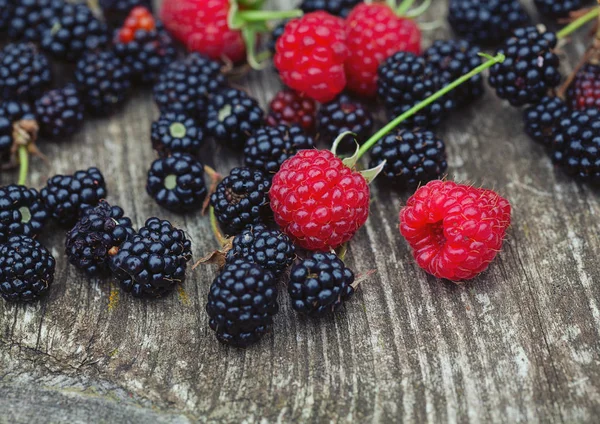 Fresh Raspberries Blackberries Eustic Wooden Surface — Stock Photo, Image