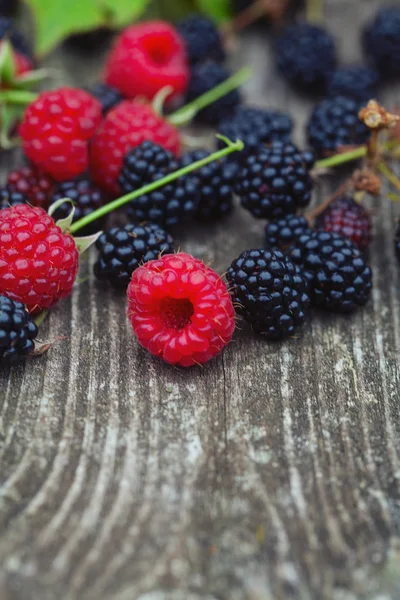 Fresh Raspberries Blackberries Eustic Wooden Surface — Stock Photo, Image
