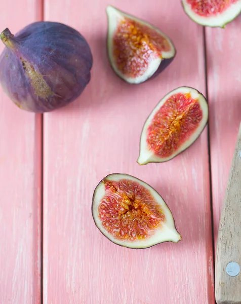 Higos Frescos Orgánicos Sobre Superficie Madera Rosa —  Fotos de Stock