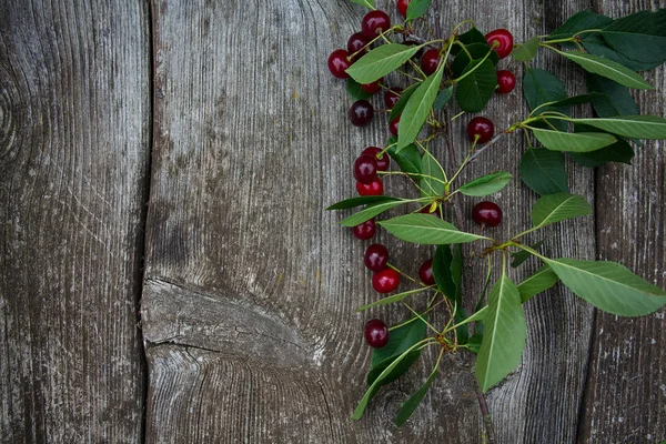 Rijpe Kersen Houten Oppervlak — Stockfoto