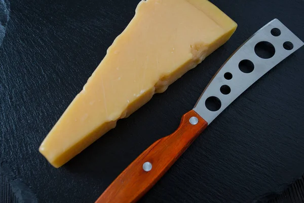 Coltello Formaggio Con Manico Legno Nero — Foto Stock